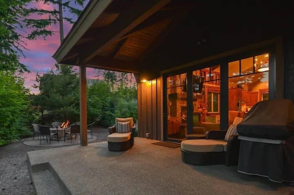 Cle Elum House | Fairway Haven: Spacious Lodge for 14 with Main House and Apartment on the Golf Course