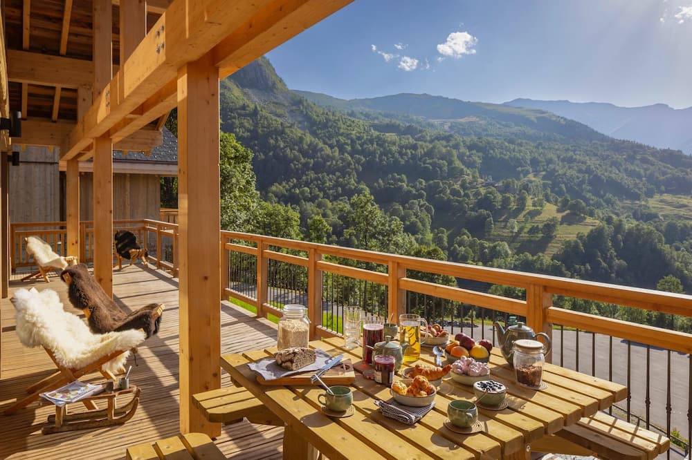 Les Belleville Ski Chalet | Chalet Moor - Five Bedroom Chalet, Sleeps 12
