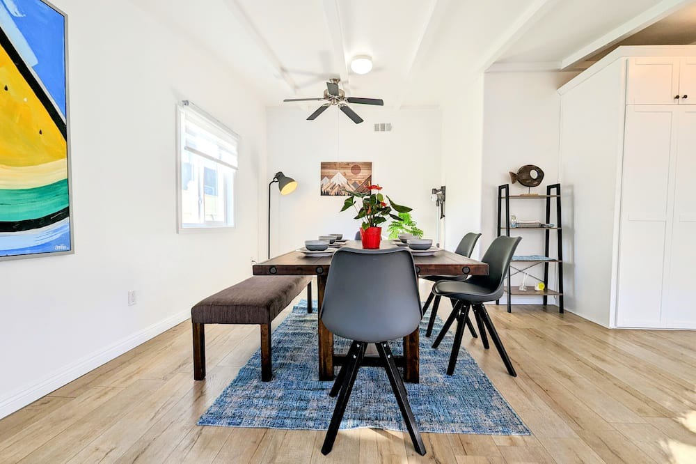 Monrovia House | Charming 2B1B w/EV Tesla on Rt 66 near City of Hope and Everything