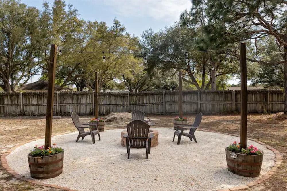Navarre House | The Pelican Inn