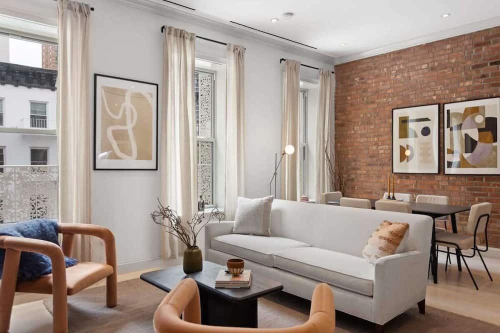 Central Park South Apartment | Linden Place II by Rove Travel | Designer 3BR Apt
