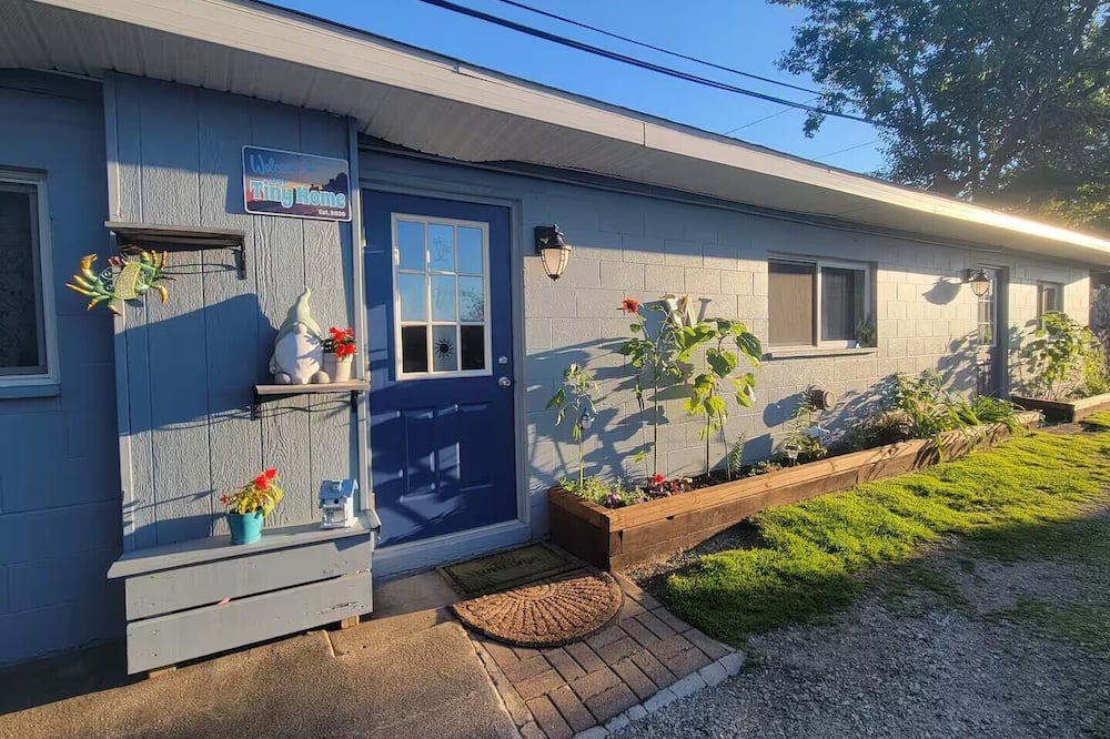 Fenton Apartment | Tiny Home Living on Lake Fenton
