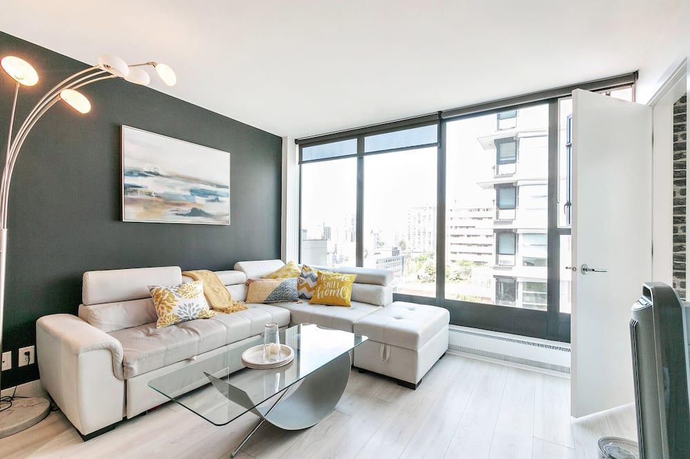 Downtown Vancouver Condo | D4 - Amazing Junior 2 Bedroom, Central Location + AC