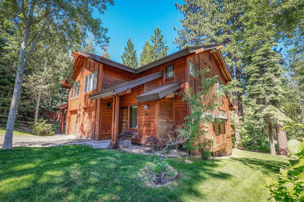 Incline Village House | Serenity Townhouse in Incline Village with Community Hot Tub