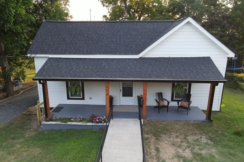 Fort Mill House | COZY Downtown FORT MILL.1/2 block to MAIN STREET Restaurants* (3 bd, 2 ba)