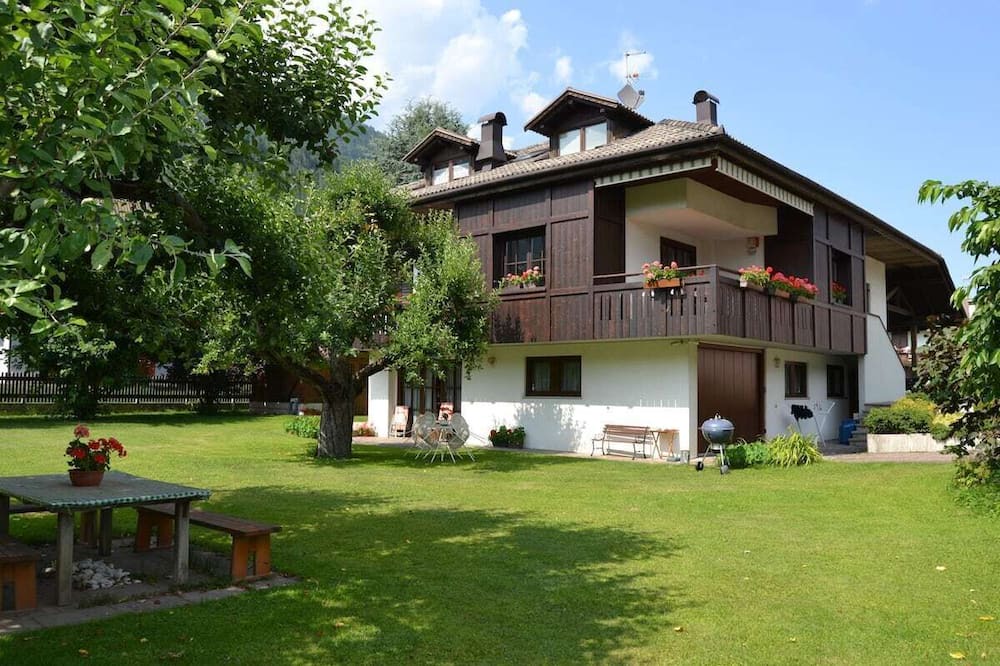 Monclassico Apartment | Three-room apartment on the top floor of a villa