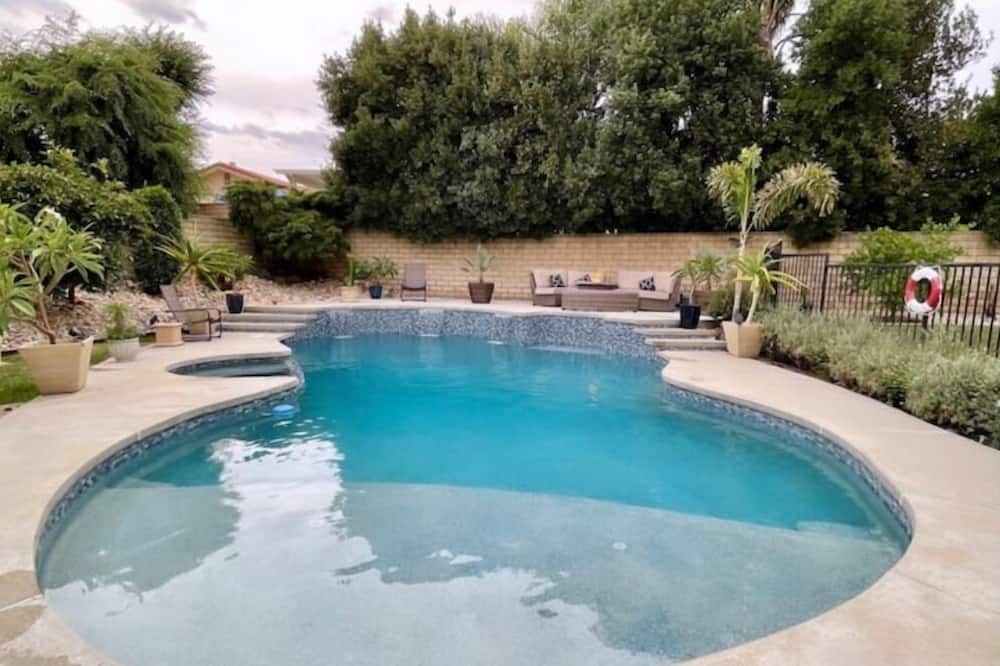 Claremont House | Charming Claremont 4BR Pool Home