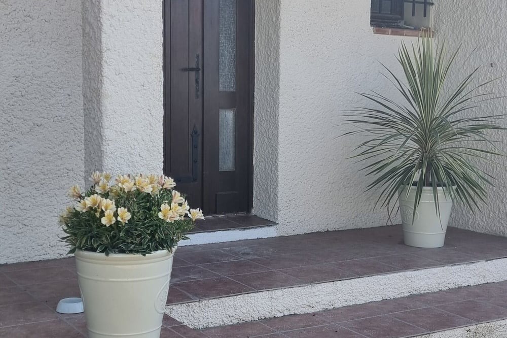 Armissan House | Occitan villa with swimming pool 15 minutes from the sea. Pets allowed