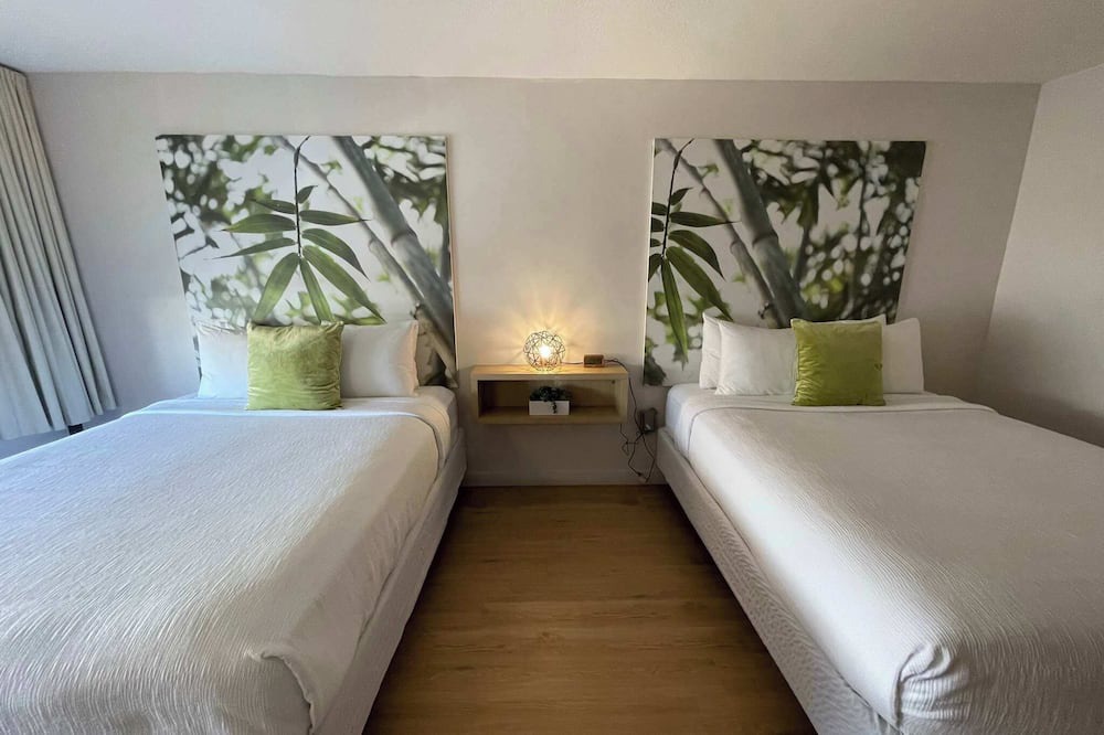 Kissimmee Apartment | Newly renovated room in cozy hotel near Disney