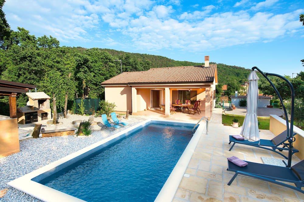 Ripenda Kras Villa | Eine Oase am Meer mit Privatem Pool und Bezauberndem Garten