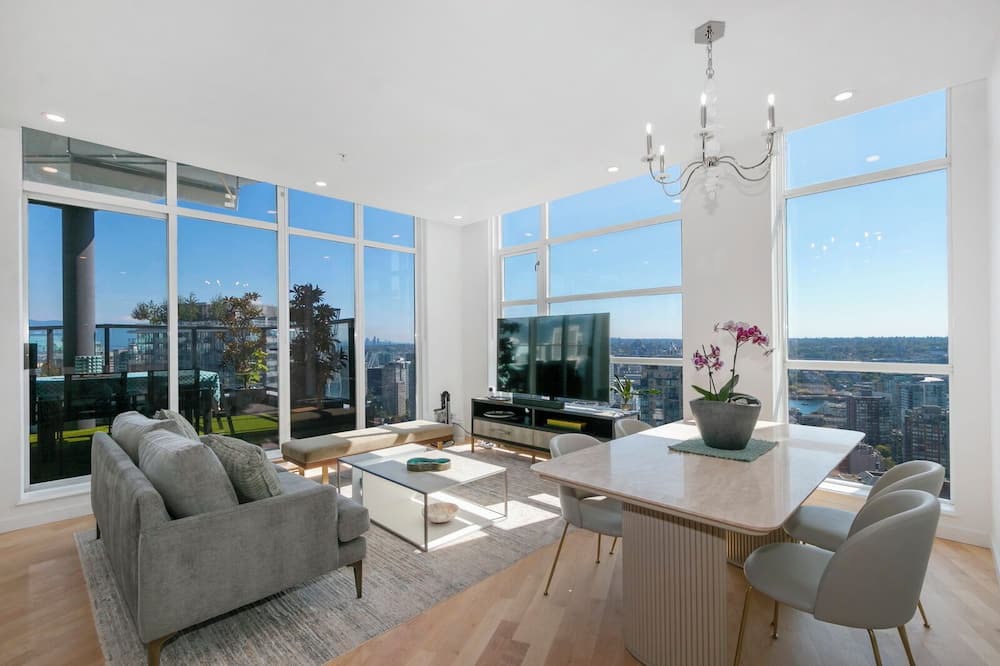 Downtown Vancouver Condo | D18 - Amazing 2 Bed Prestigious Residence!