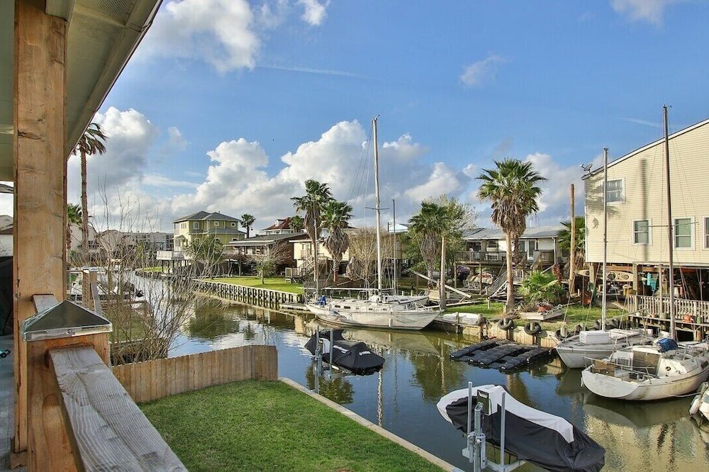 Clear Lake Shores House | Spacious, stylish & steps from the action—perfect for your next group getaway