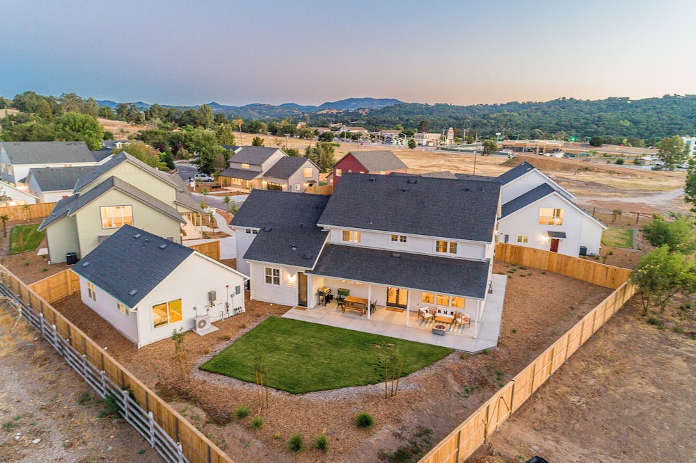 Atascadero House | Mirasol Manor -sleeps up to 14! Minutes to Paso + SLO