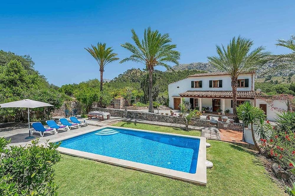 Pollensa Villa | Beautifully Restored Country Farmhouse, Private Pool, Superb Views, 5 minutes from Cala San Vicente!