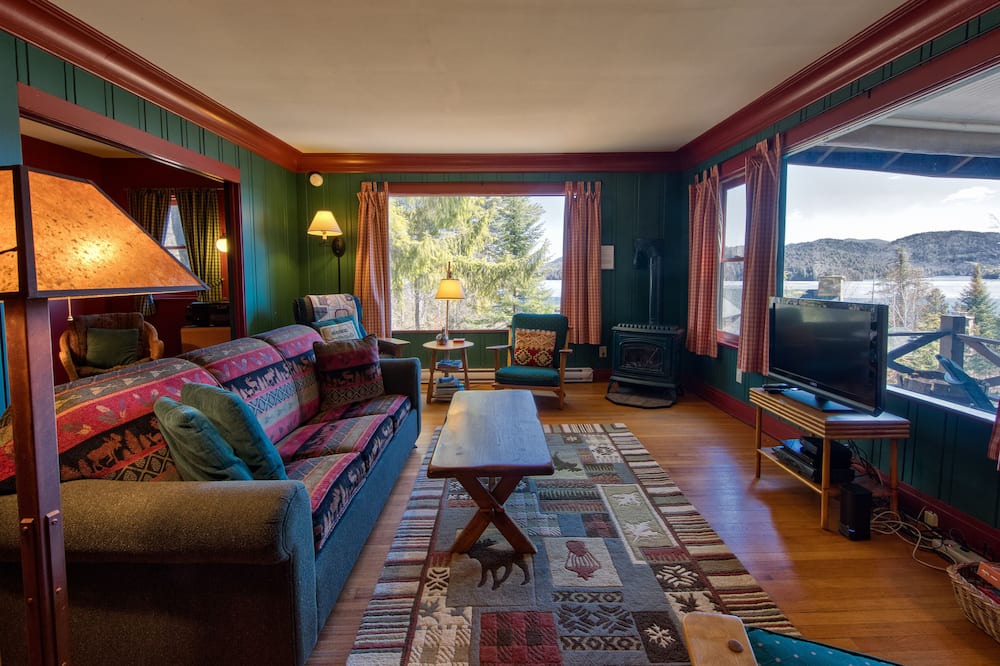 Lake Placid Cottage | Lovely Lakeview Cabin Minutes to Main Street!