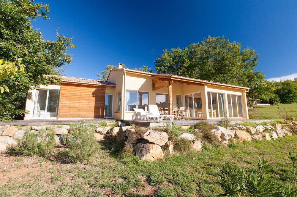 Quillan House | Tidy bungalow with dishwasher