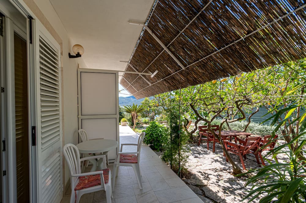Viganj Apartment | Studio flat with terrace and sea view Viganj, Pelješac (AS-19391-b)