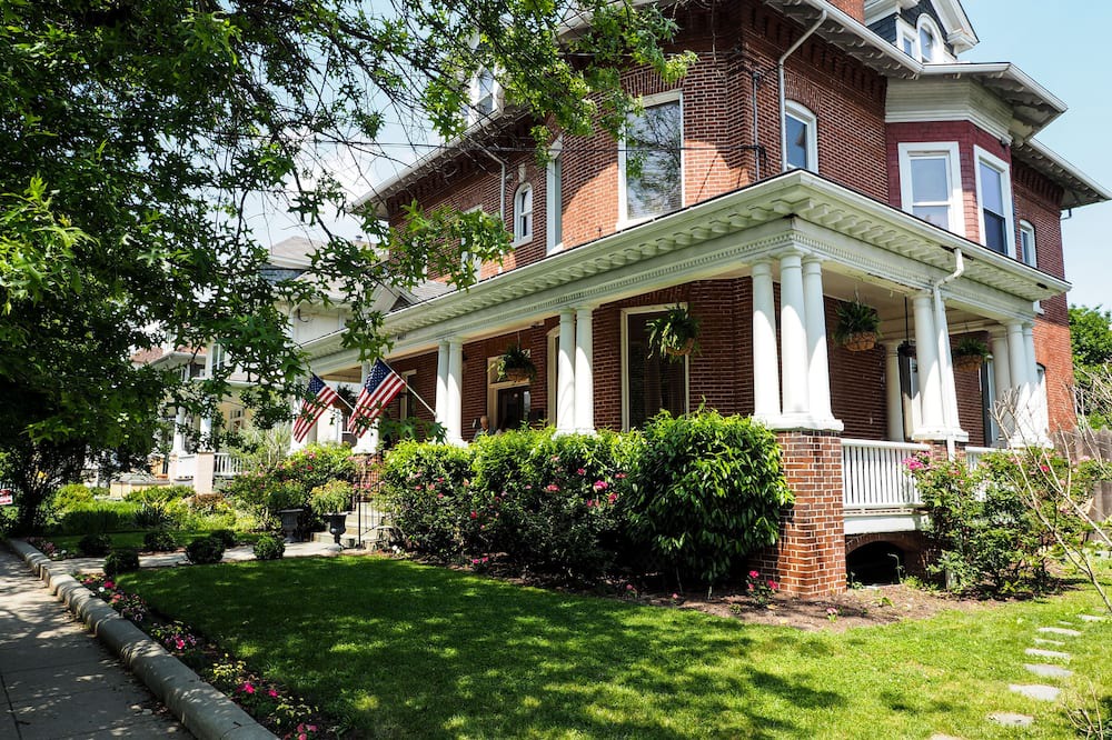 16th Street Heights House | DC Gem 10 Bedrooms/9.5 Baths! Short Stays Available Too!