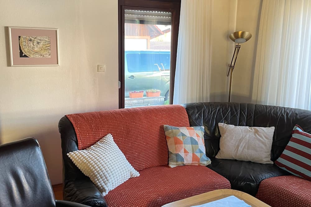 Dechendorf Apartment | Fantastic living by the lake