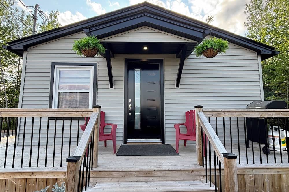 Sainte-Anne-de-Kent House | Cozy river view getaway along the Cocagne River.