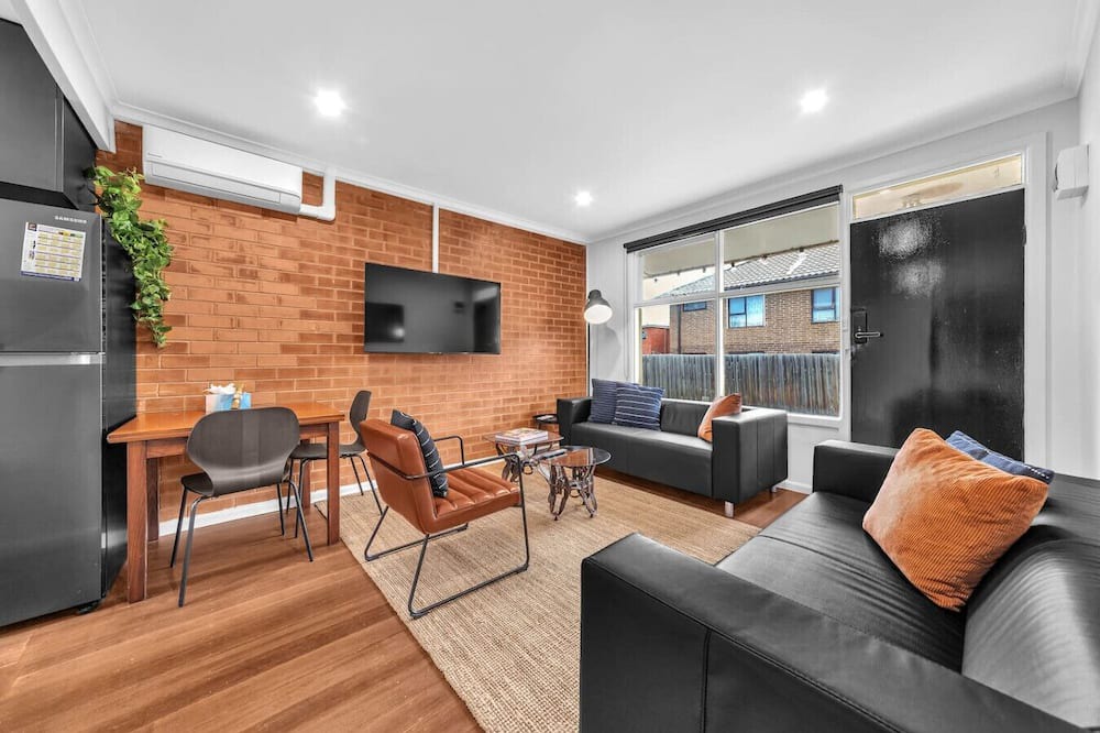 Albion Apartment | Vintage Groove at the Garden End