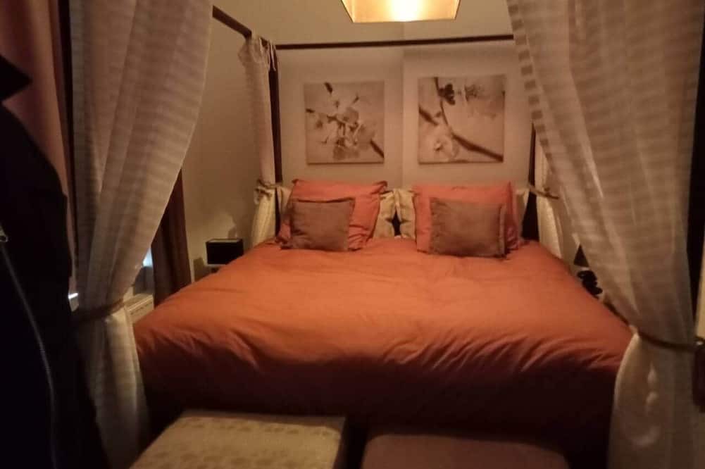 Jumet Apartment | The Manhattan Luxury suite