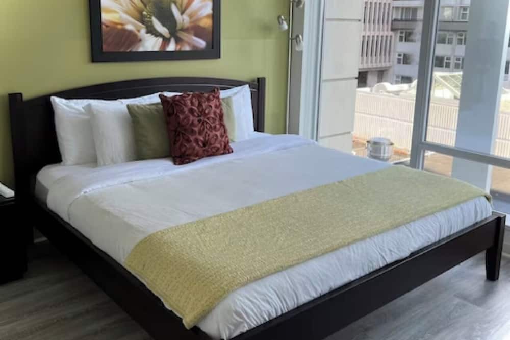 Downtown Victoria Condo | The FALLS 2-bedroom 2 bath condo in downtown Victoria next to the Empress Hotel