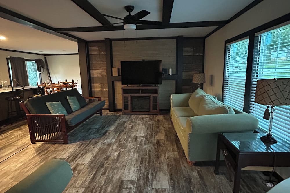 Bouvet Island House | Mountain Retreat Near Waterfalls & Hiking Trails – Your Clarkesville Getaway