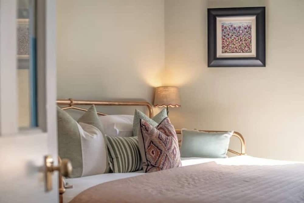 Shawlands Apartment | Bright & Stylish 2-Bedroom Apartment in Shawlands, Glasgow