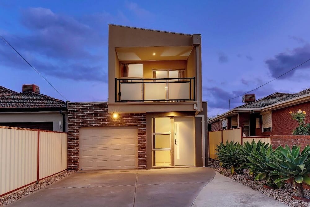 Thomastown House | 4 bedroom 2 bathroom 10min from Melbourne Airport & 20 min from CBD
