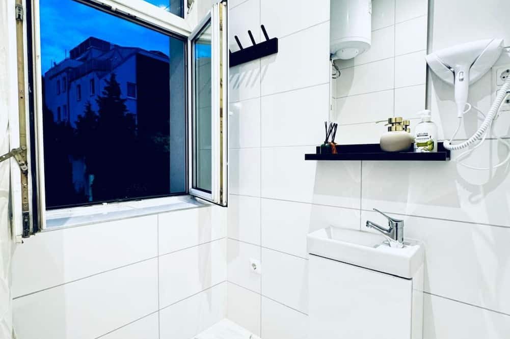 Klosterneuburg Apartment | Compact Studio Apartment with Essentials, Ideal for 2 Guests