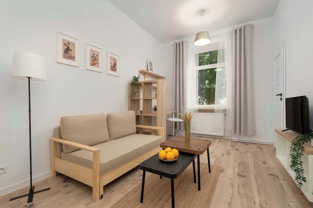 Srodmiescie Apartment | Tuwima 25 | Łódź | Beige Apartment | Remote Work