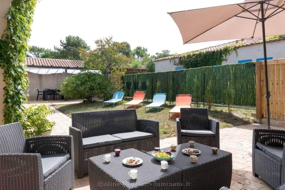 Ile-d'Aix Villa | Marais Aixois-Villa-Villa-Ensuite Bathroom-View of the