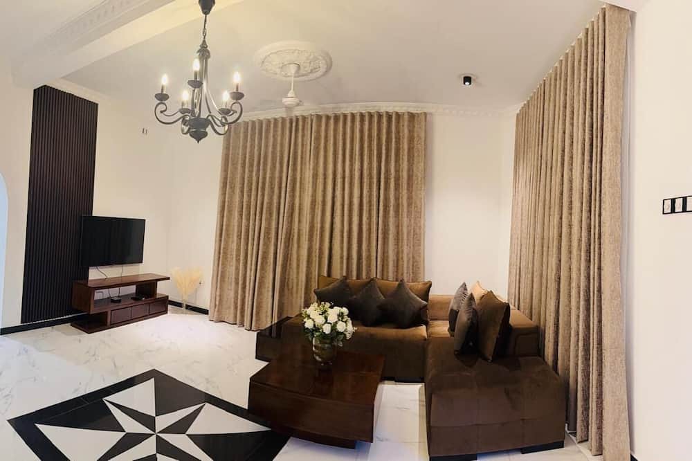 Hendala Apartment | 15 minutes to Port City and Galle Face Greens!