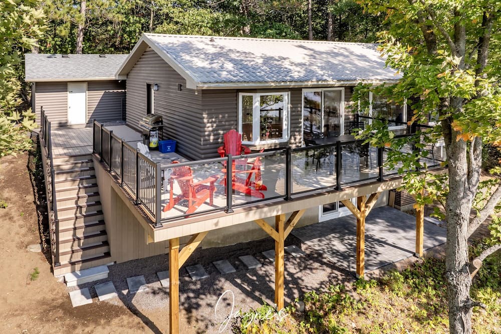 Muskoka Lakes Villa | 4 bed 3 bath cottage on Lake Muskoka