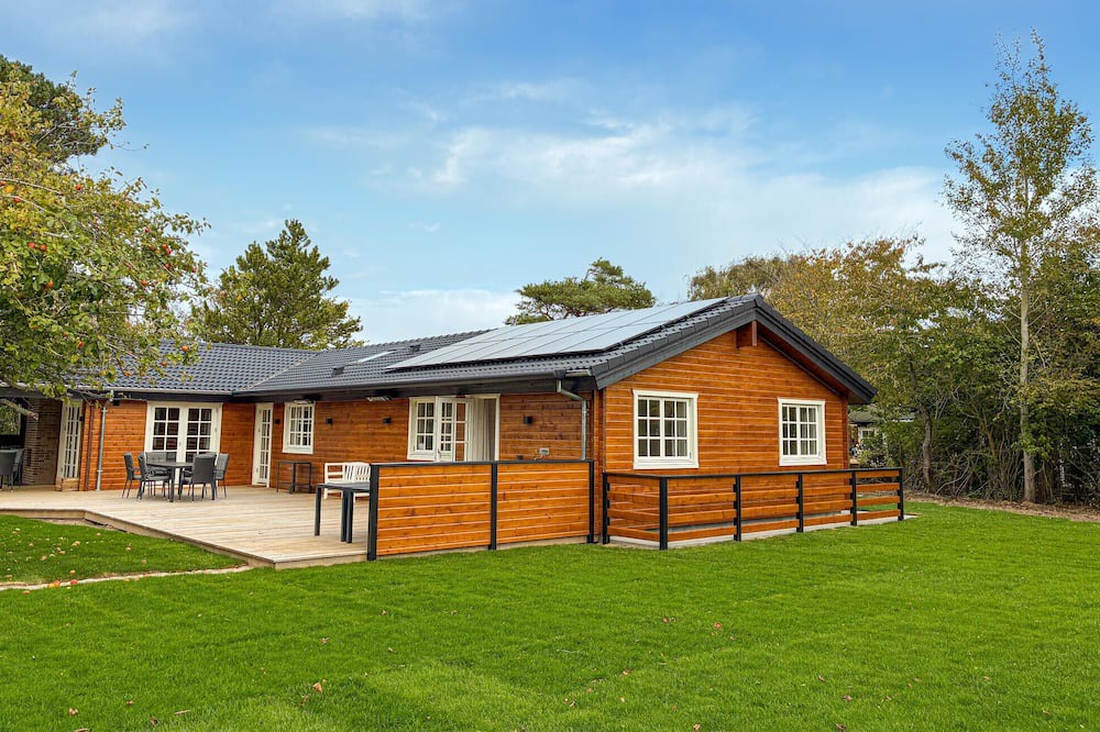 Holloselund House | Amazing home in Vejby with WiFi