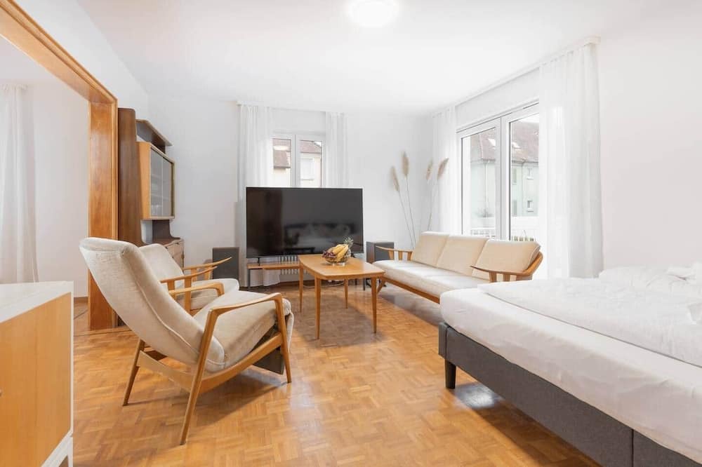 Radolfzell am Bodensee House | Bodensee-Haus - Holiday Home by Lake with Garden