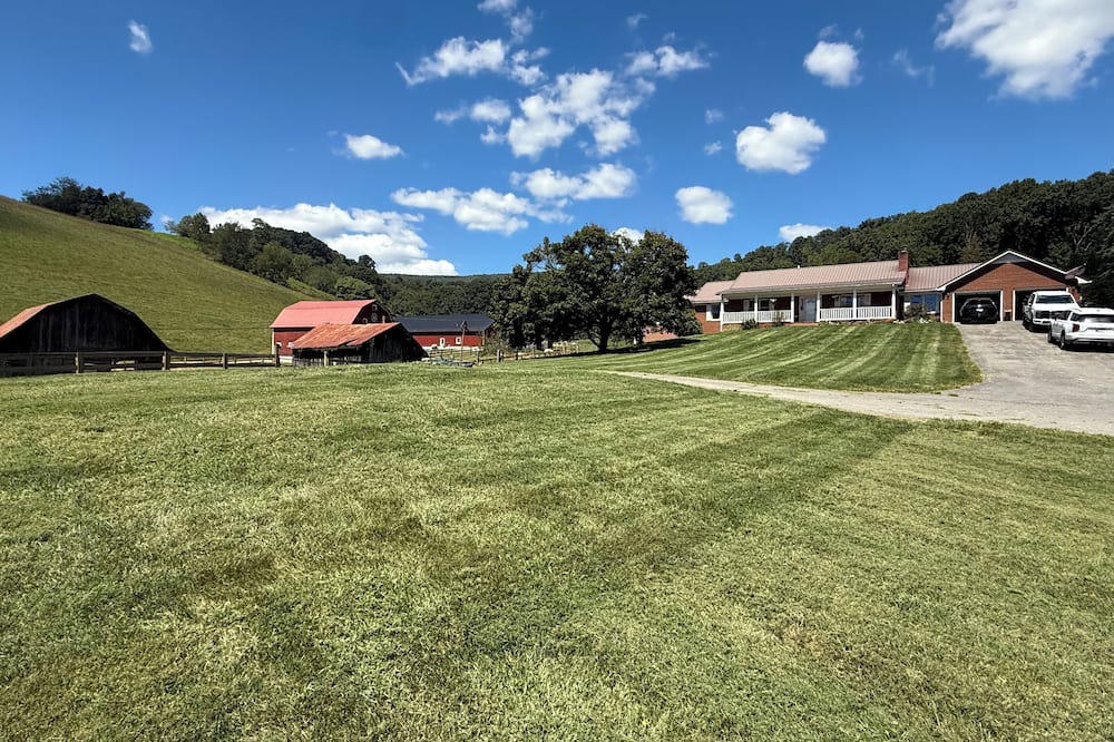 Newport House | Idyllic Horse Farm Minutes to VT