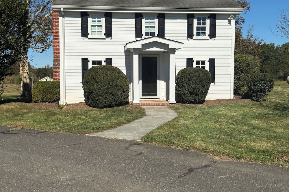 Pluckemin Cottage | Charming 2-bedroom cottage. Near the town of Pluckemin