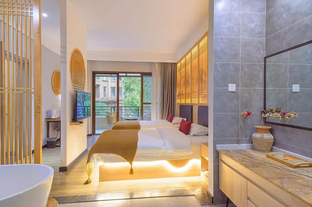 Emeishan House | Heinemann Hotel Terrace Double Room B206 – with Jacuzzi and local amenities