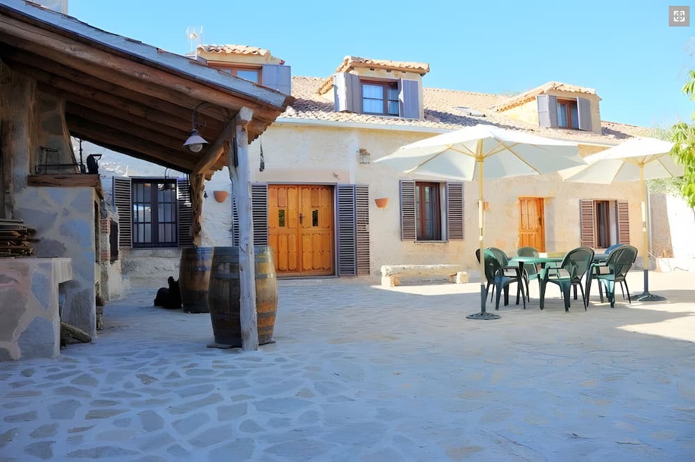 Duraton House | Rural House 'El Escondite De Los Duendes' with Mountain View, Private Garden and Wi-Fi