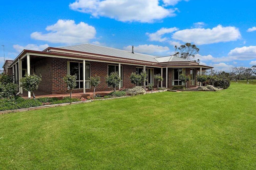 Heathmere Resort | Rose's on Flower Hill