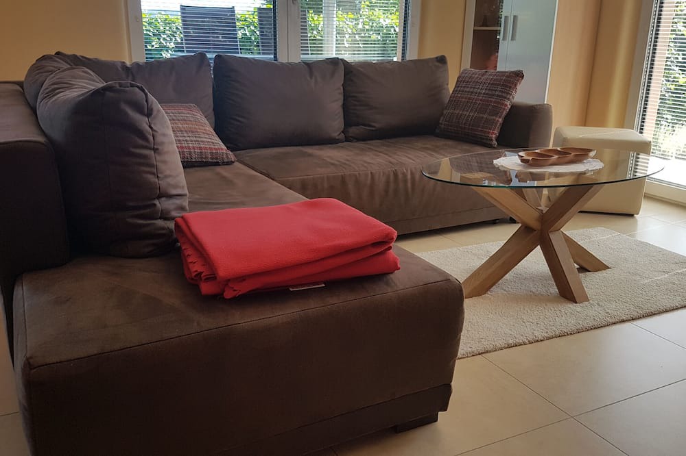 Rosengarten Apartment | Holiday Apartment Bär, 59 sqm, 1 Bedroom, Living and Dining Area, max. 3 Persons