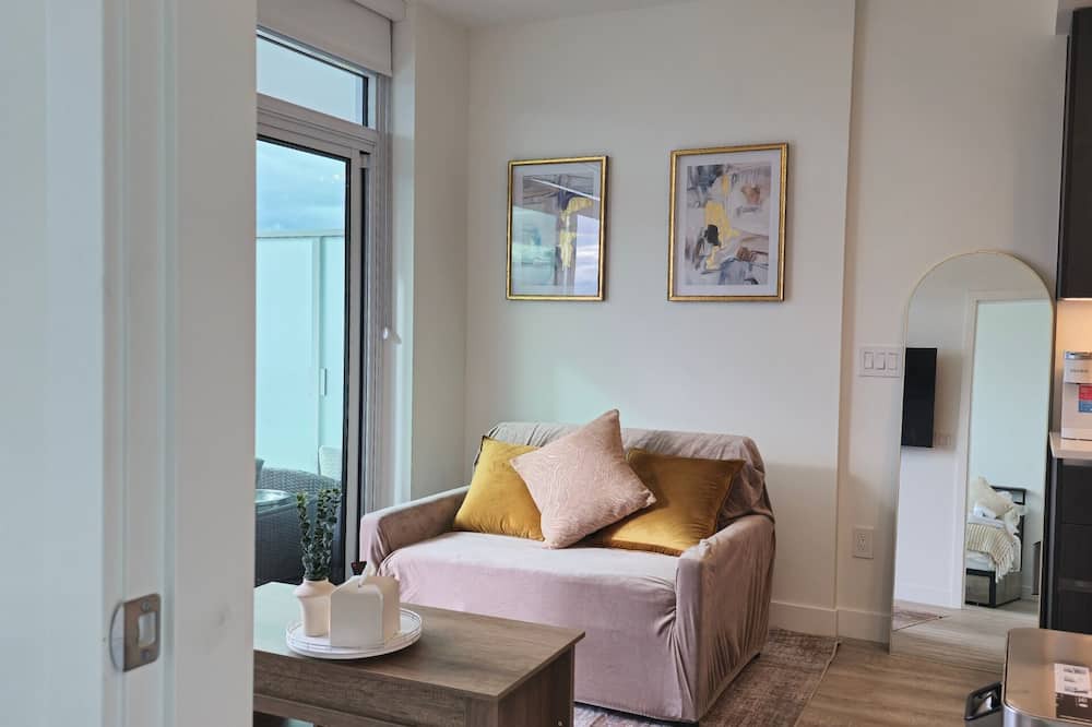 Kelowna Central Business District Apartment | Premium DT Oasis | Lakeview Retreat