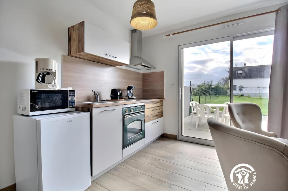 Neant-sur-Yvel House | Holiday Home “Le Gîte de Marguerite” with Wi-Fi