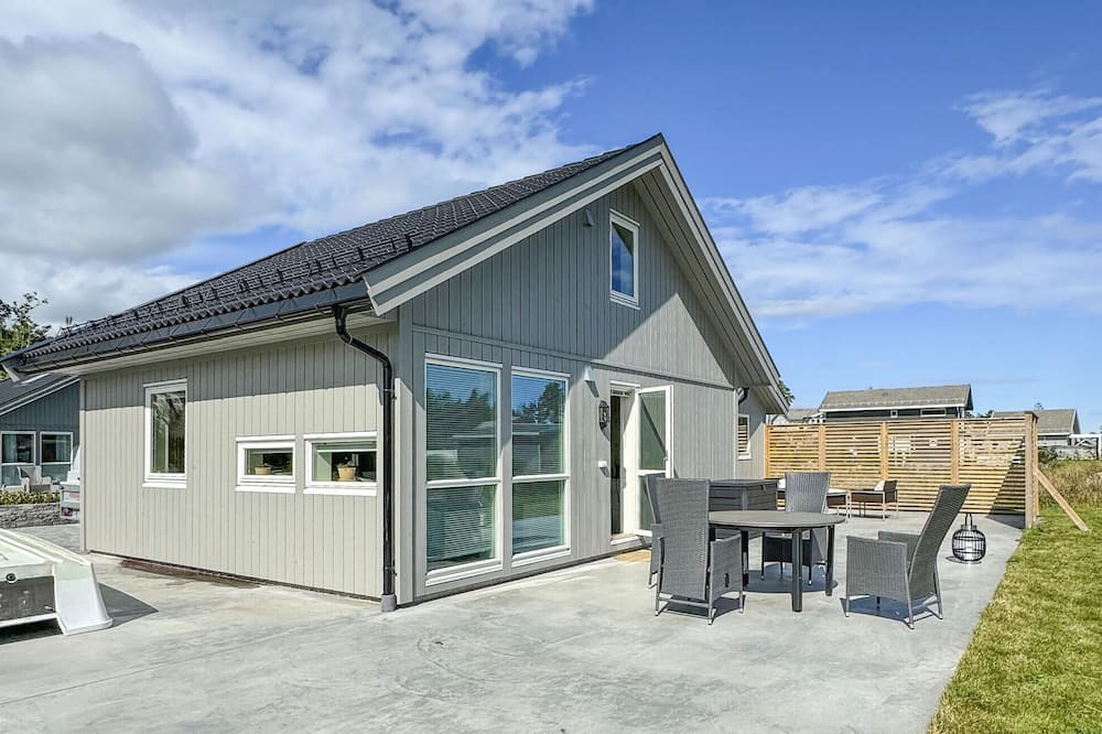 Arendal House | 4 bedroom lovely home in Færvik