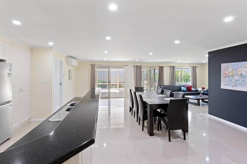 Mount Gambier House | Comfortable 4-Bedroom Home with Backyard Escape