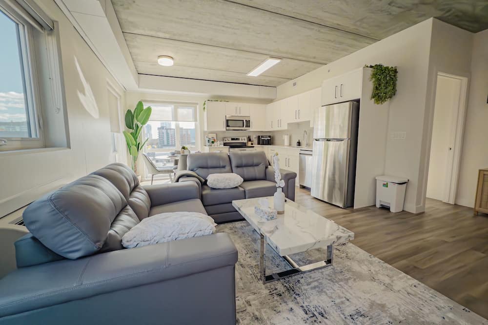 North Central Edmonton Apartment | Downtown 2BR Rogers w/parking/Gym/Patio/Ac