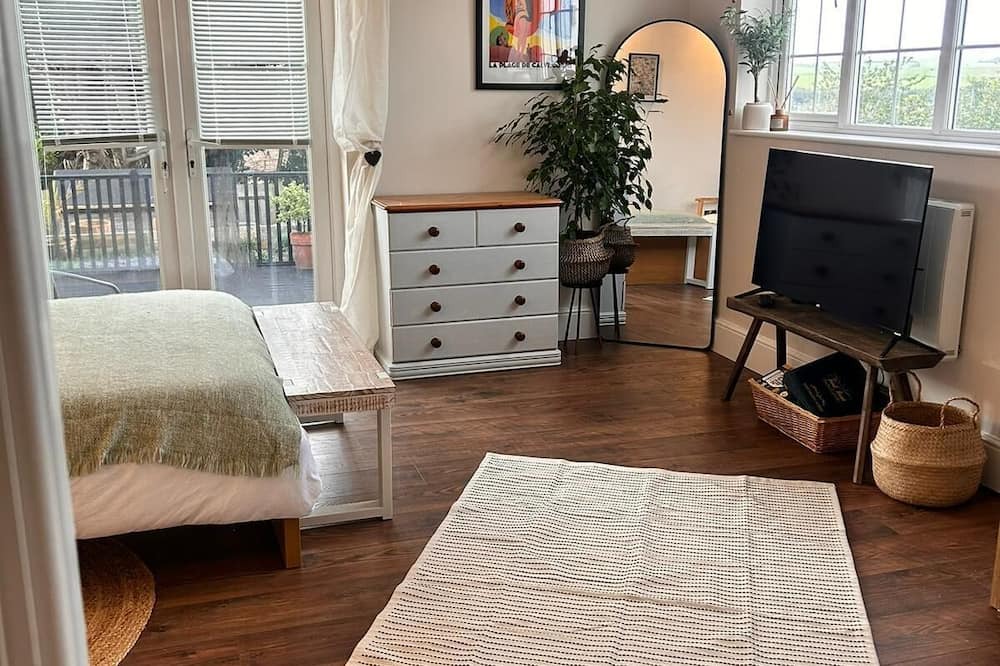 Brighton Cabin | Self-contained cabin with stunning views!