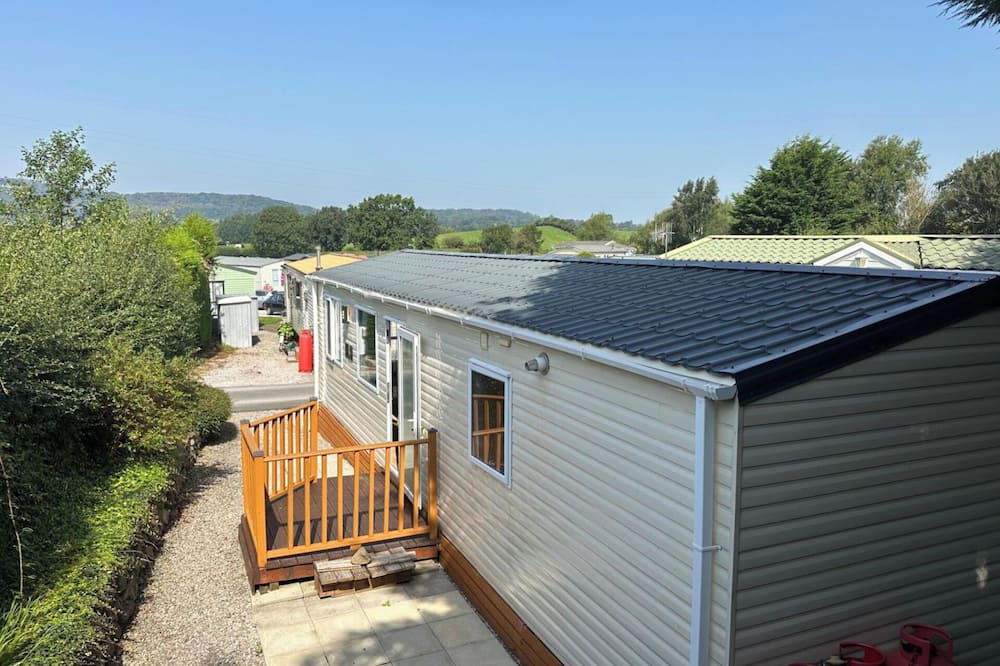 Carnforth Cabin | 2 Bed Caravan-Sleeps 6-Pet Friendly